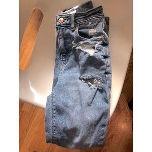 American Eagle High Waisted Mom Jeans (never worn)